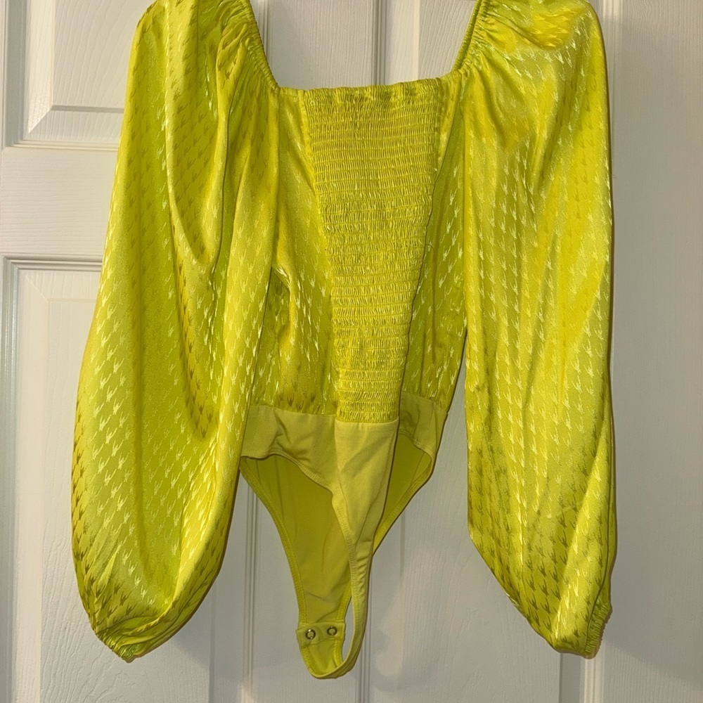 Express Neon Green-ish Yellow Satin Jacquard Balloon Sleeve Bodysuit! - Picture 5 of 5